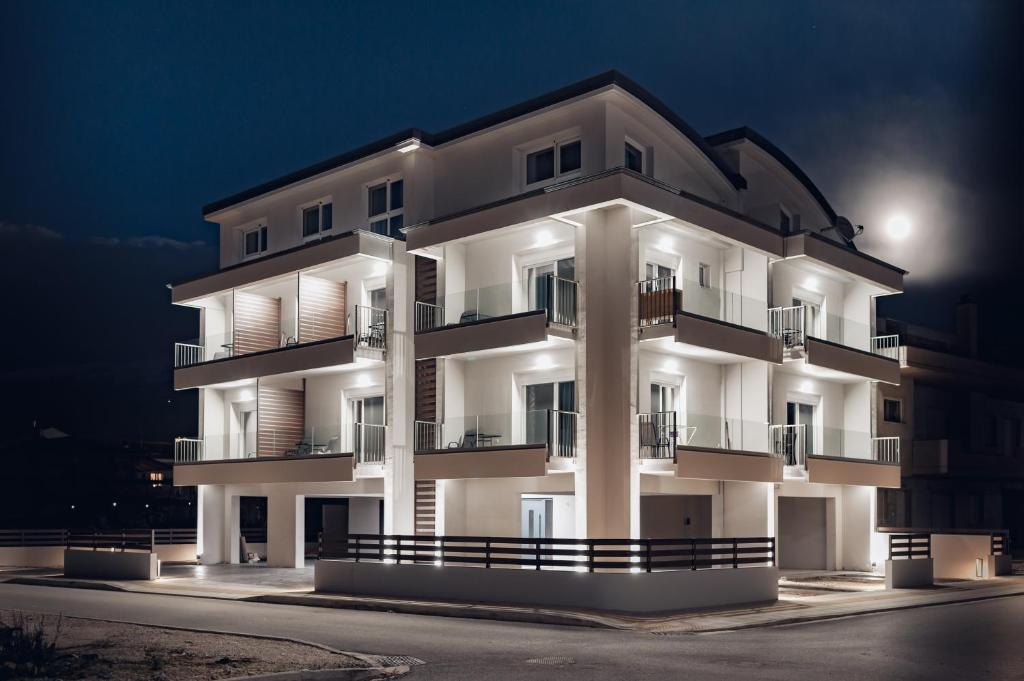 DIFFERENT APARTMENTS - Resim 19