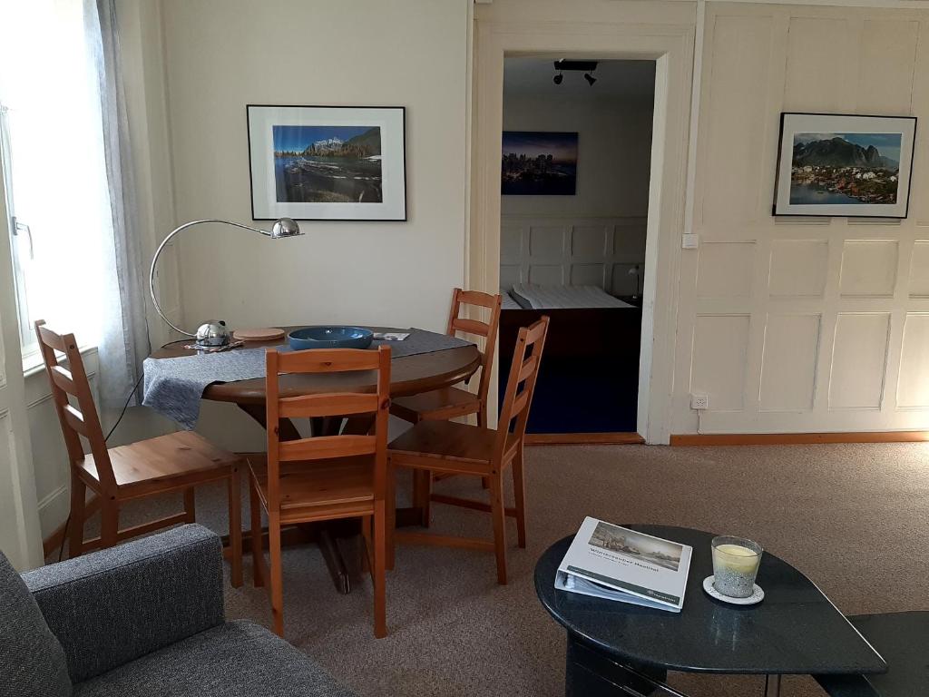 Posezení v ubytování Ferienwohnung Rothorn Meiringen