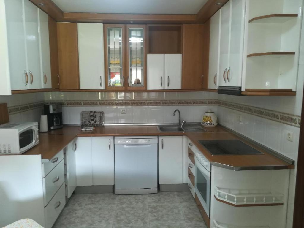 A kitchen or kitchenette at Casa Rural La Rasilla