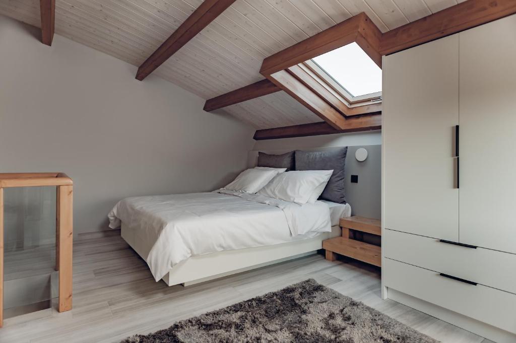 DIFFERENT APARTMENTS - Resim 6