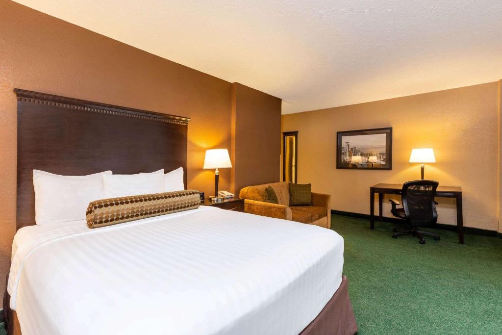 La Quinta by Wyndham Seattle Downtown - Queen Room - Mobility Access/Non-Smoking
