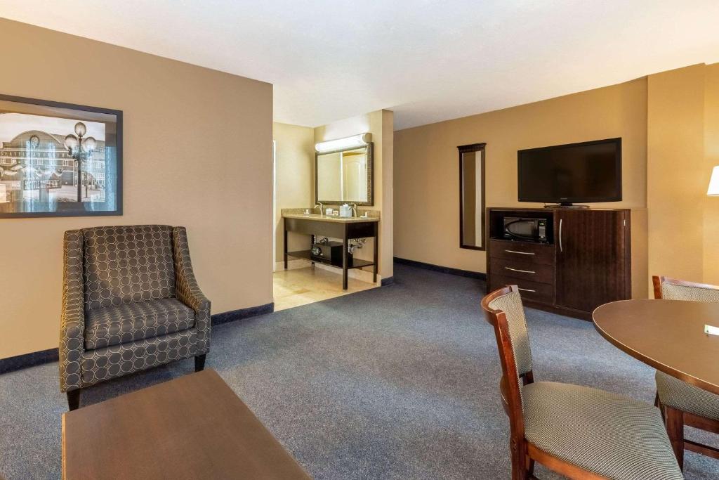 La Quinta by Wyndham Seattle Downtown - One-Bedroom King Suite - Non-Smoking