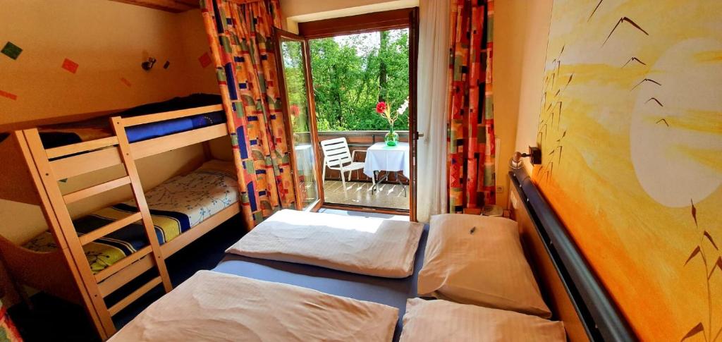 Postel nebo postele na pokoji v ubytování Pension Mühlenheim