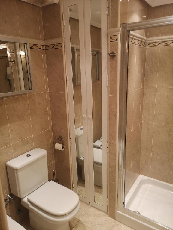 Łazienka w obiekcie APARTAMENTO 1ª LINEA PLAYA GARAJE PISCINAS TERRAZA
