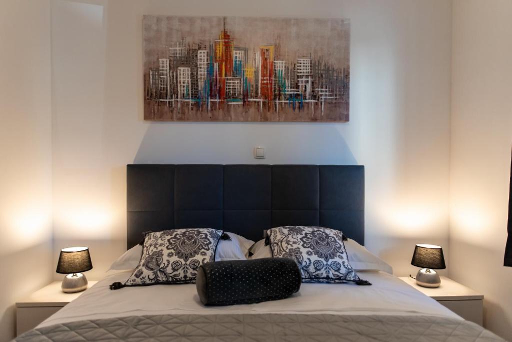 Posteľ alebo postele v izbe v ubytovaní Apartments Sutalo