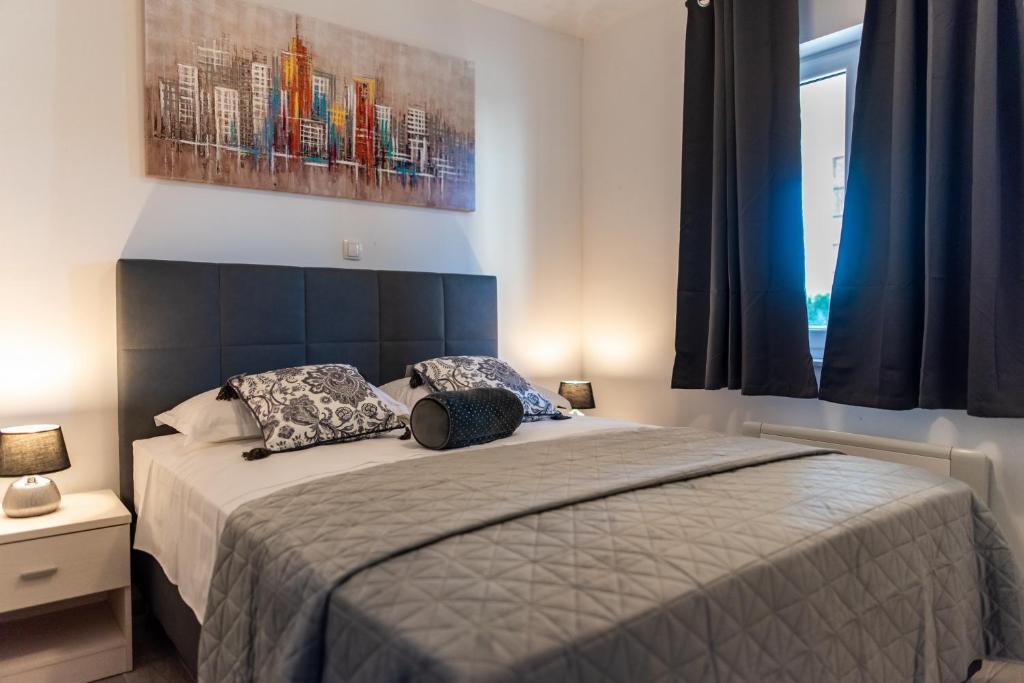Posteľ alebo postele v izbe v ubytovaní Apartments Sutalo