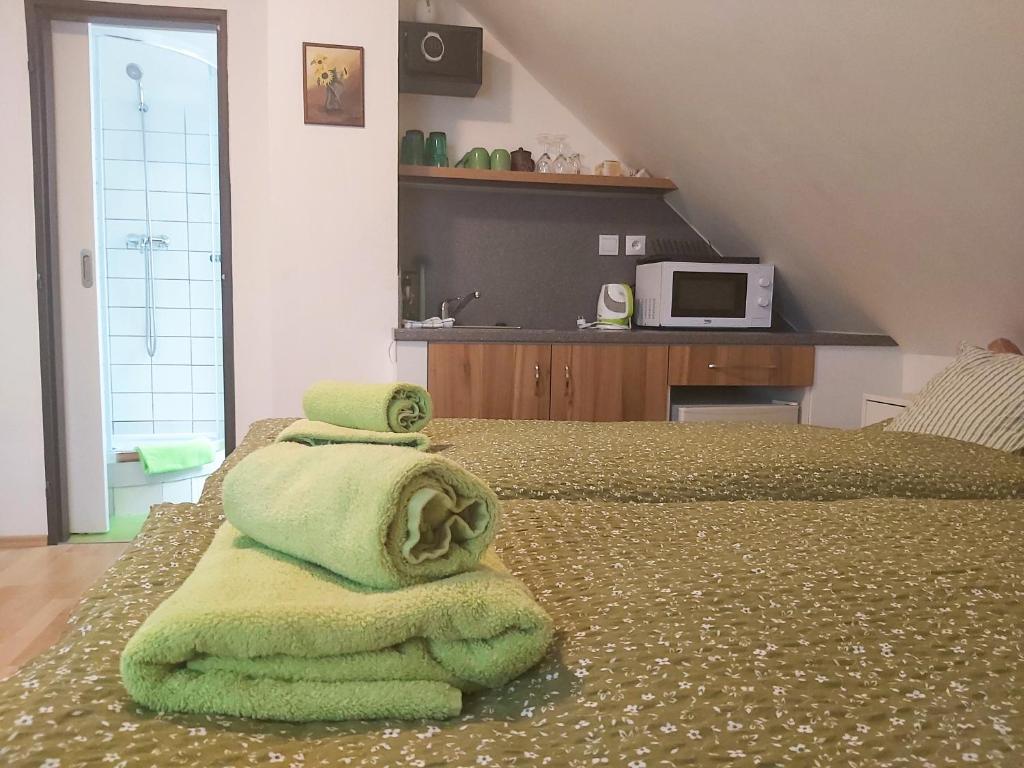 Postel nebo postele na pokoji v ubytování Apartmány Pod Koulí