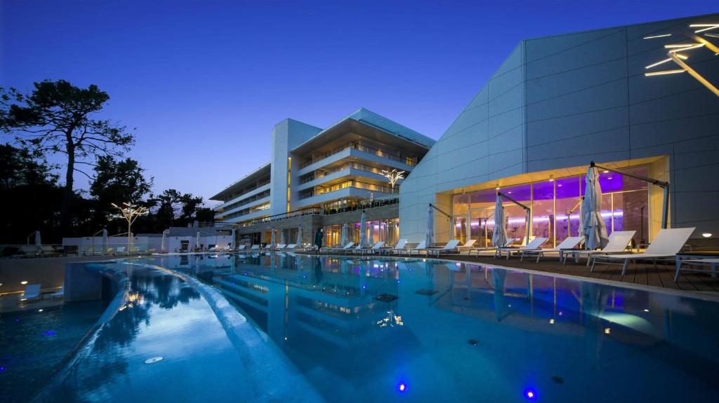 a large swimming pool in front of a building at Hotel Bellevue in Mali Lošinj