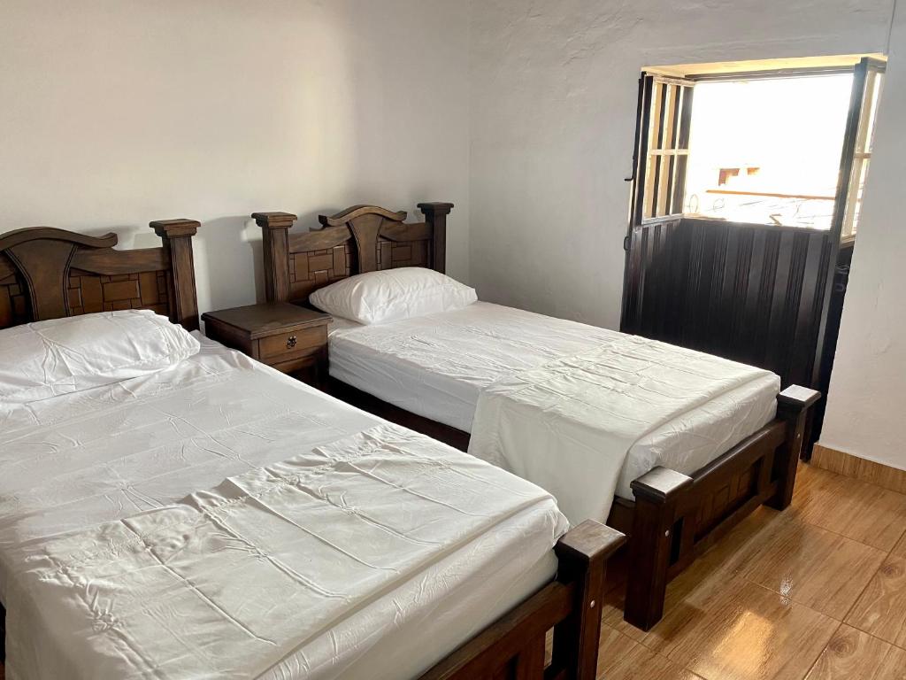 Postel nebo postele na pokoji v ubytování Casa entera rústica con terraza, parque principal