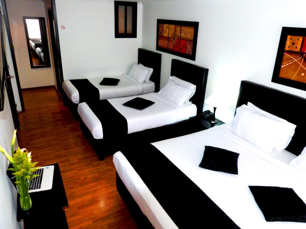 Postel nebo postele na pokoji v ubytování Hotel Radel Bogotá