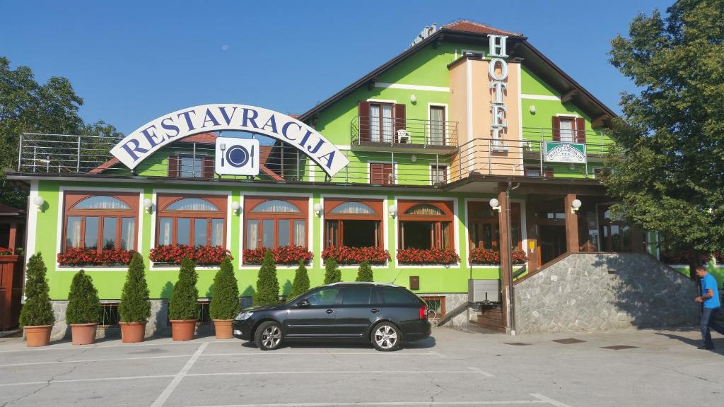 Budova, kde se hotel nachází