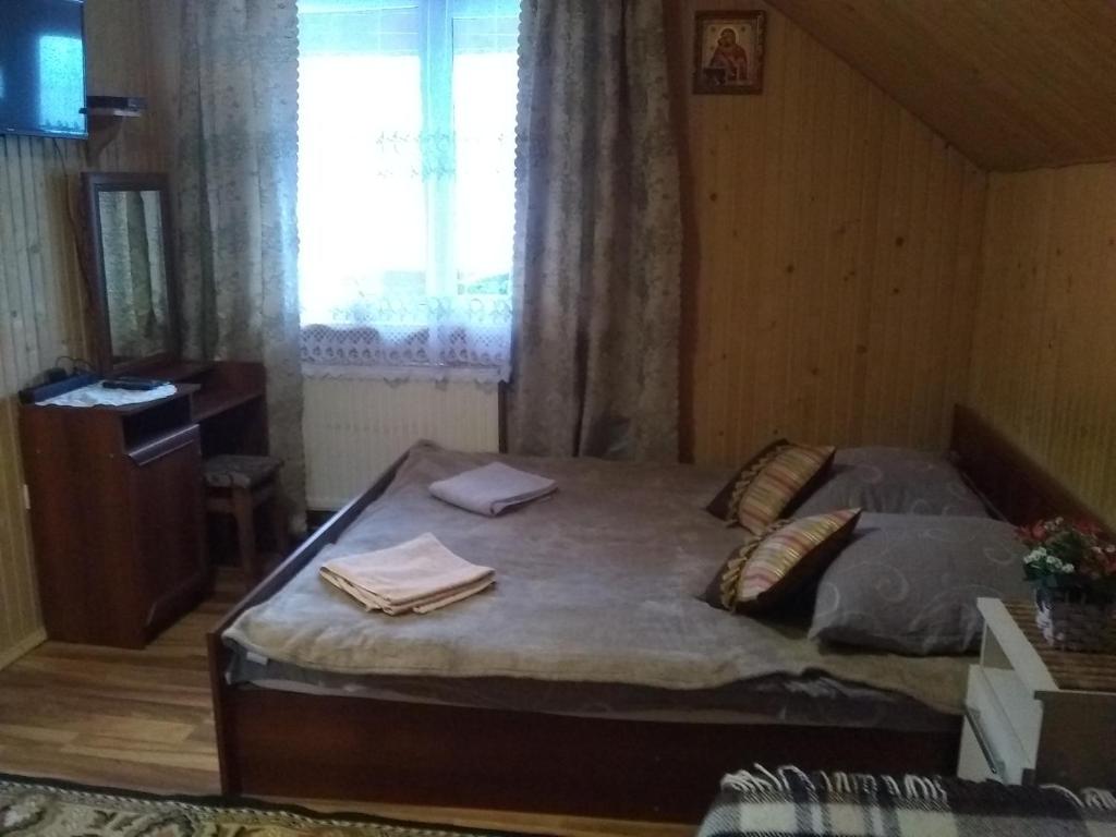 A bed or beds in a room at Котедж У Яни 2