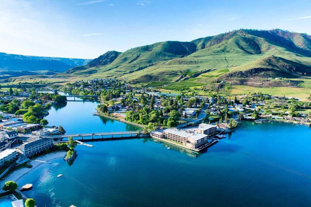 an aerial view of a town on a lake at Grandview Lake Chelan- Waterfront View, Pool, Hot tub, Golf, 1 Min To Downtown in Chelan