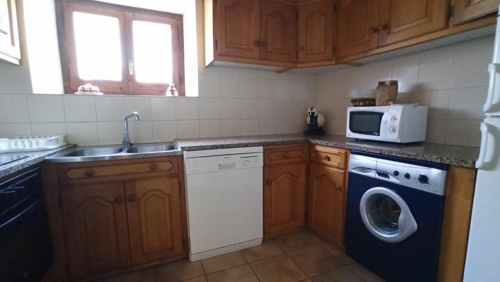 Kuchyň nebo kuchyňský kout v ubytování Tredós, Casa adosada. Baqueira