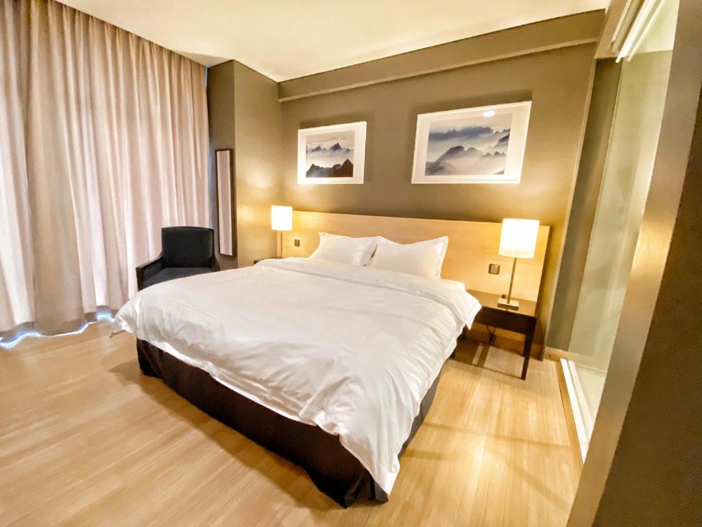 Postel nebo postele na pokoji v ubytování Straits Suite by C Homestay Malacca