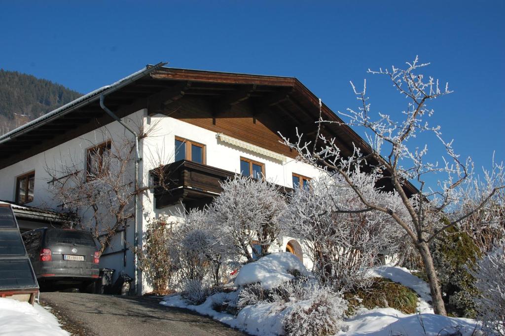 ピーゼンドルフにあるAUSZEIT 359の雪の家