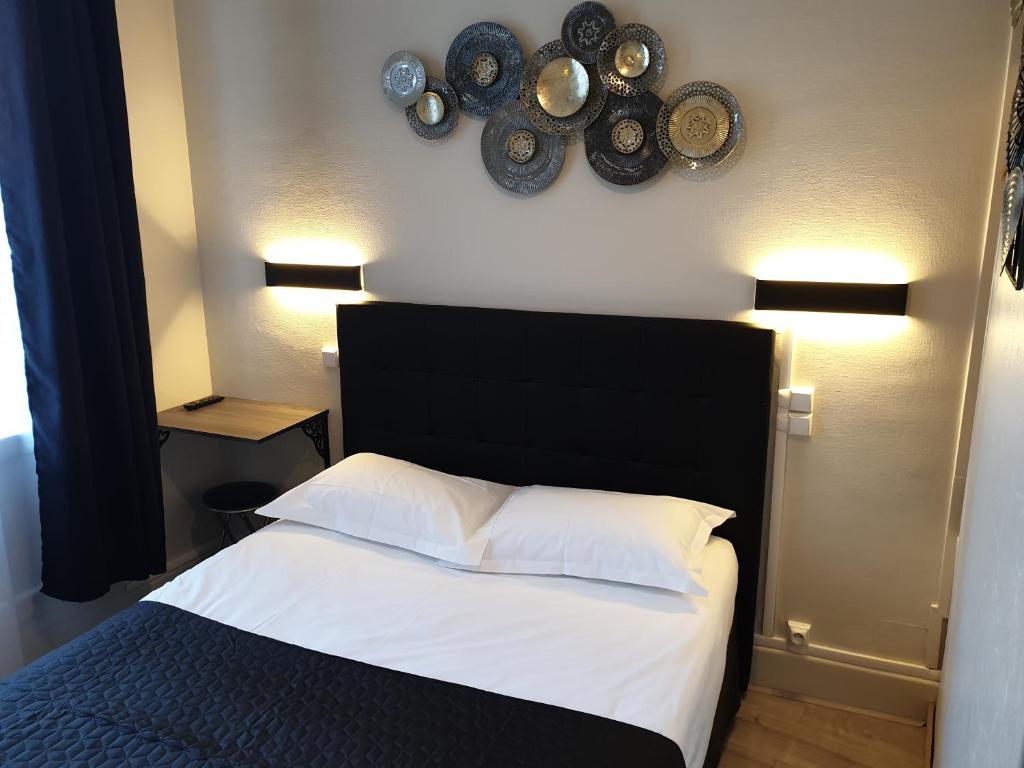 Postel nebo postele na pokoji v ubytování Hotel Le Splendid