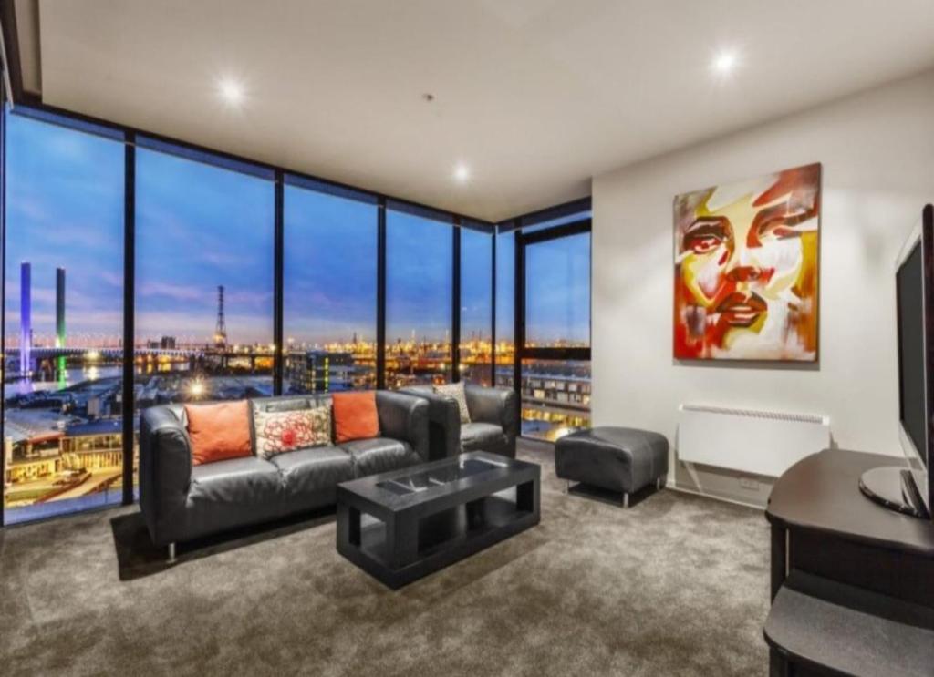 Lovely waterfront 2 bedrooms condo with swimming pool and gym in the heart of Docklands - Apartamento De Una Habitación