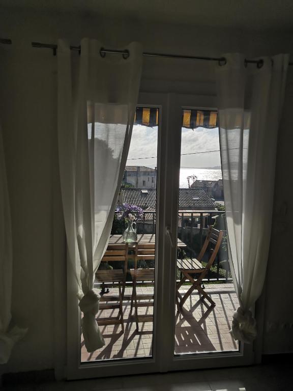 Fotografie z fotogalerie ubytování Appartement cosy vue mer à 50 m de la plage - refait à neuf et climatisé v destinaci Le Pradet