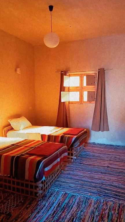 Postel nebo postele na pokoji v ubytování Aghurmi Siwa Ecolodge & Salt Cave