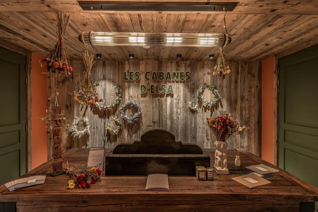 a stage with a sign that reads las calzones desk at Hotel & Spa Le Val d'Isère in Val-d'Isère