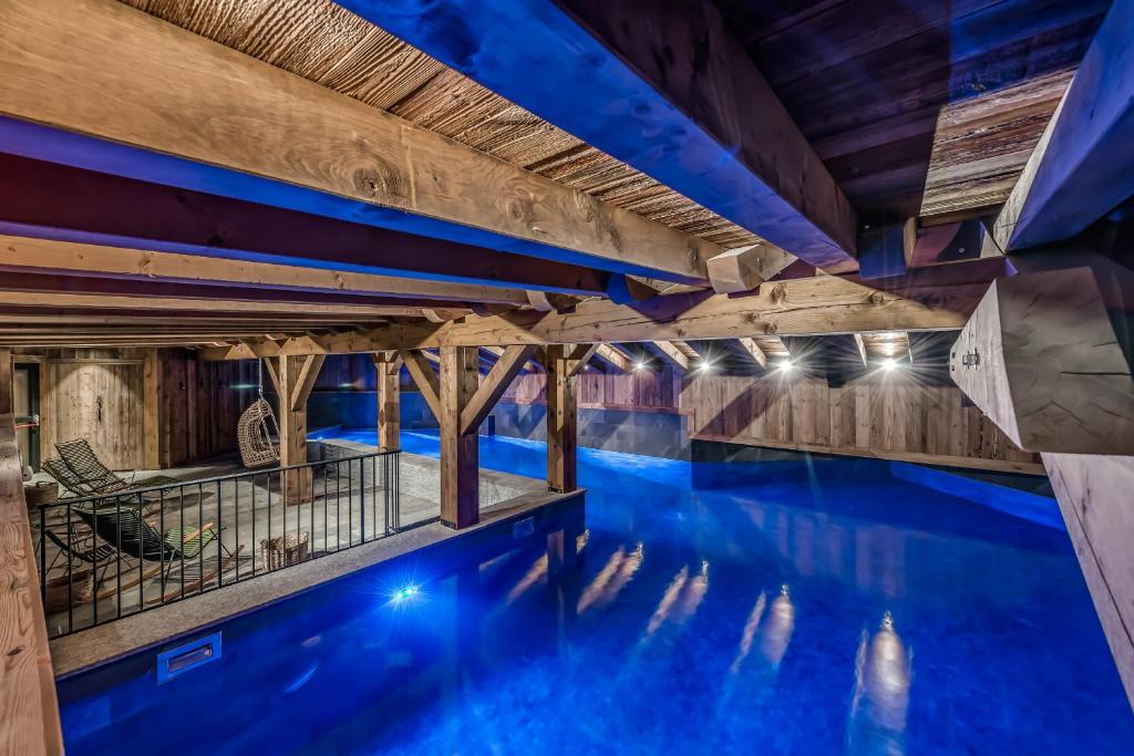 Hồ bơi trong/gần HOTEL LE VAL D'ISERE