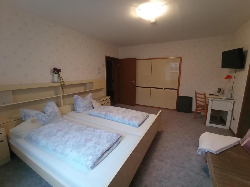 Postel nebo postele na pokoji v ubytování Gasthof Müller