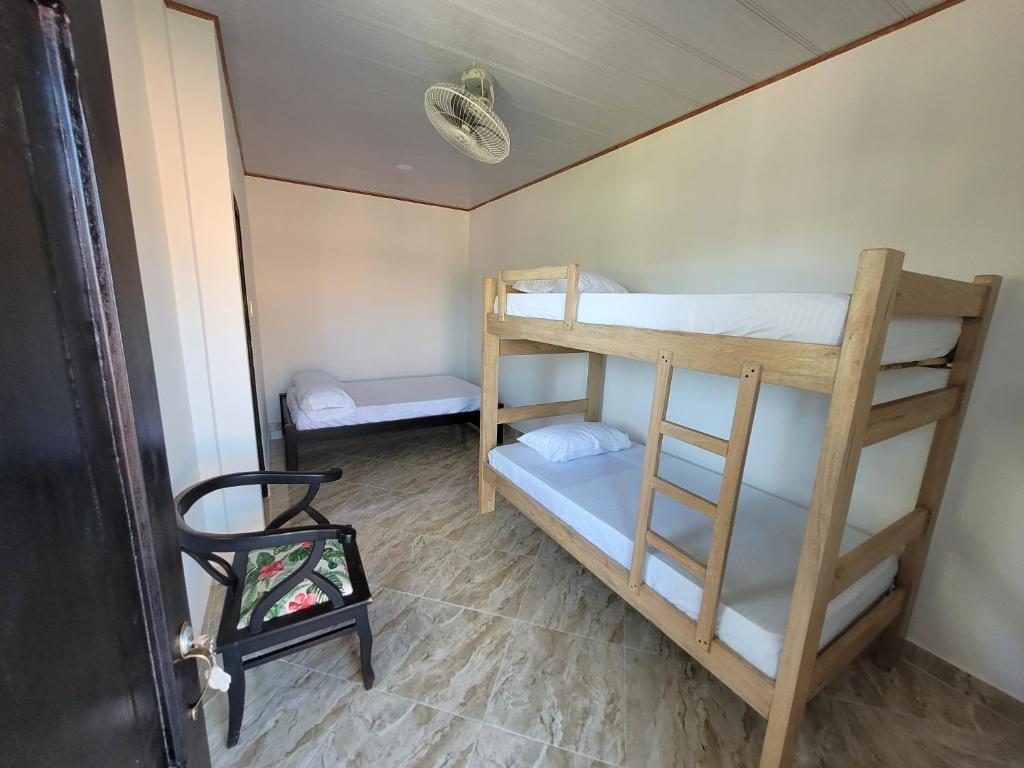 Alojamiento Bityn - Habitación Cuádruple Con Vista Al Jardín