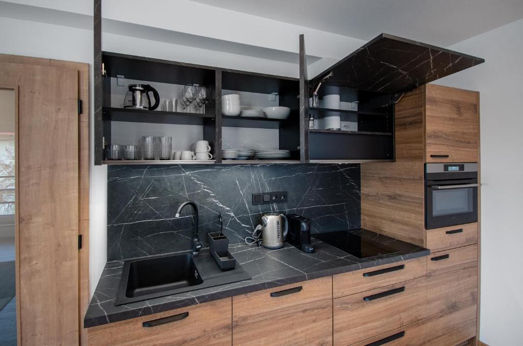 Kuchyň nebo kuchyňský kout v ubytování Vista Apartments