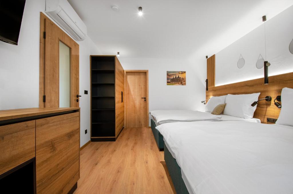 Vista Apartments - 12