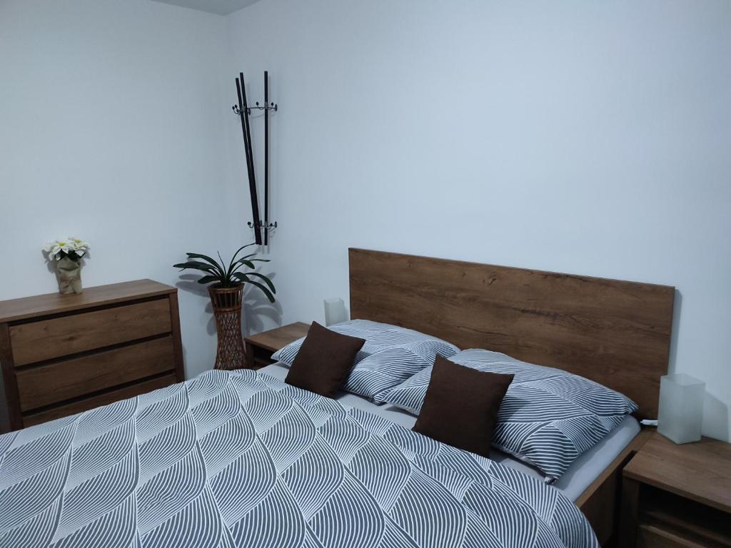 Posteľ alebo postele v izbe v ubytovaní Apartmán Jarka