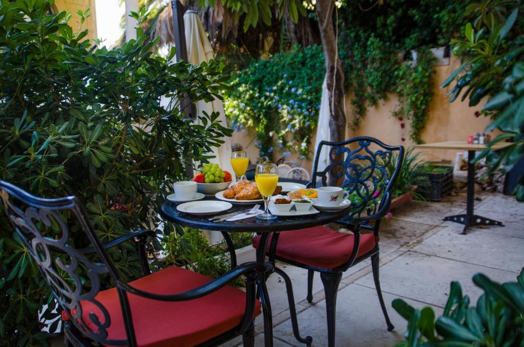 Ποτά στο Jerusalem Garden Home