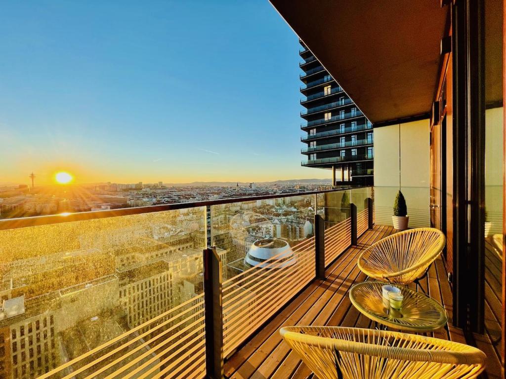 A balcony or terrace at TrIIIple Level 20 - Sonnenwohnen Apartment mit Parkplatz und fantastischem Ausblick