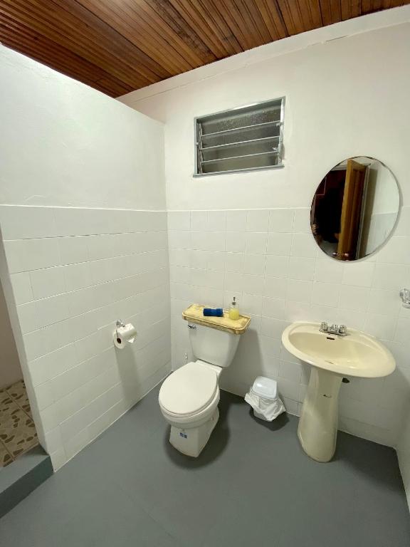 Un baño de Cat in The Cup B&B