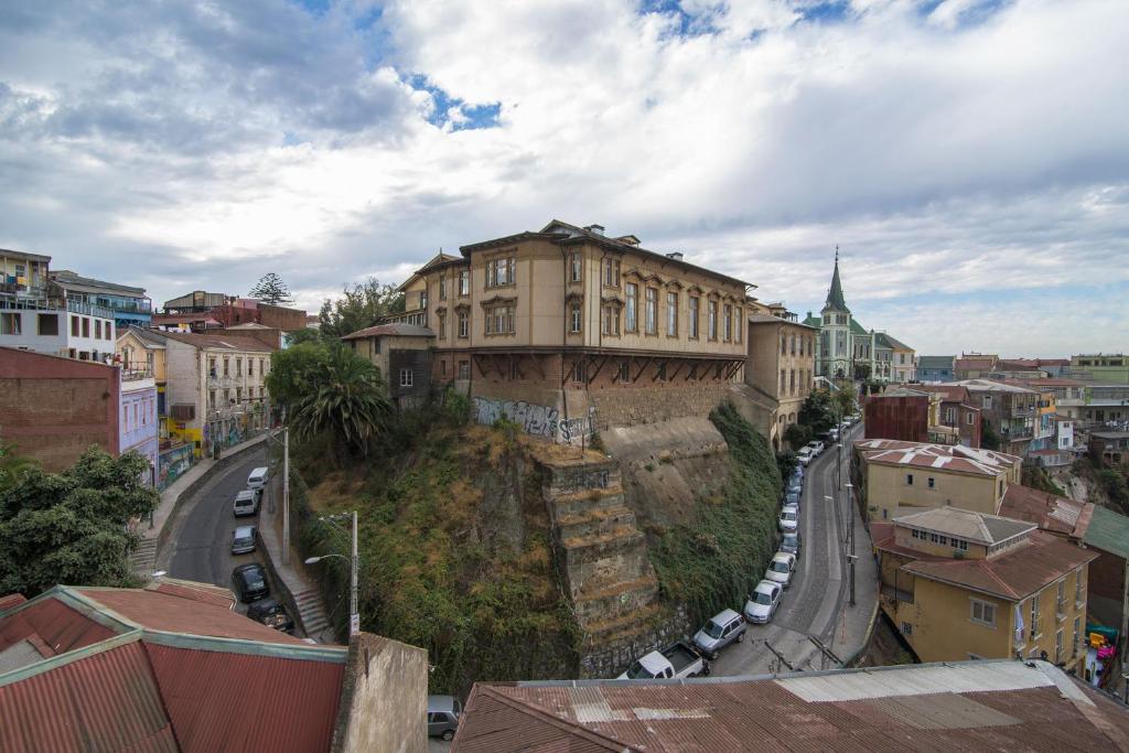 Nespecifikovaný výhled na destinaci Valparaíso nebo výhled na město při pohledu z hotelu