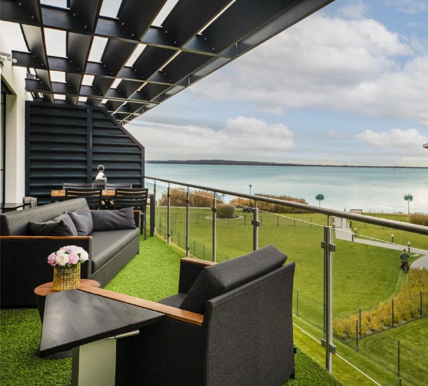 Sybill Suite with beach side - Two-Bedroom Apartment