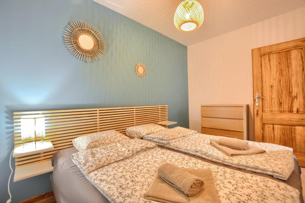 Posteľ alebo postele v izbe v ubytovaní Apartamenty Maja i Zuzia
