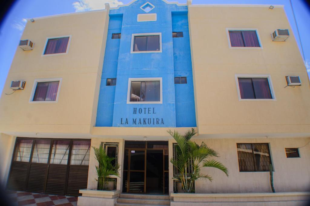 a building with the hotel la venda at Hotel La Makuira RB in Ríohacha