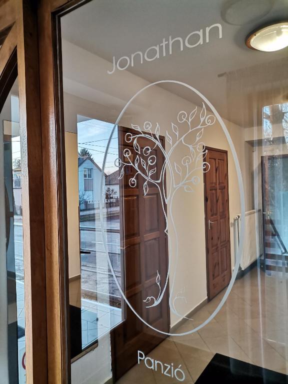 Certyfikat, podpis lub inny dokument wystawiony w obiekcie Jonathan Bed&Pizza