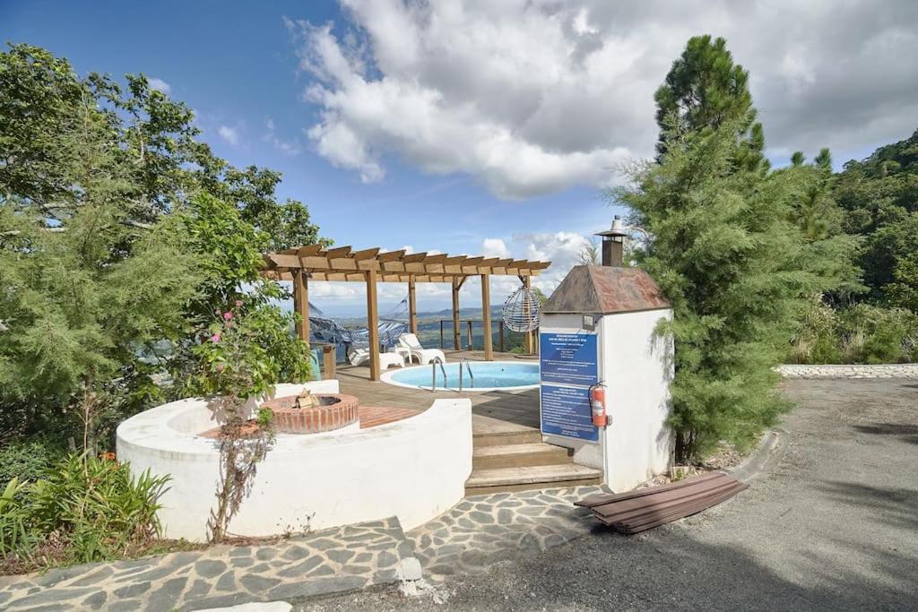 Bazén v ubytování Mansion Dubai-Mountain-Jacuzzi-4BR-Jamaca De Dios nebo v jeho okolí