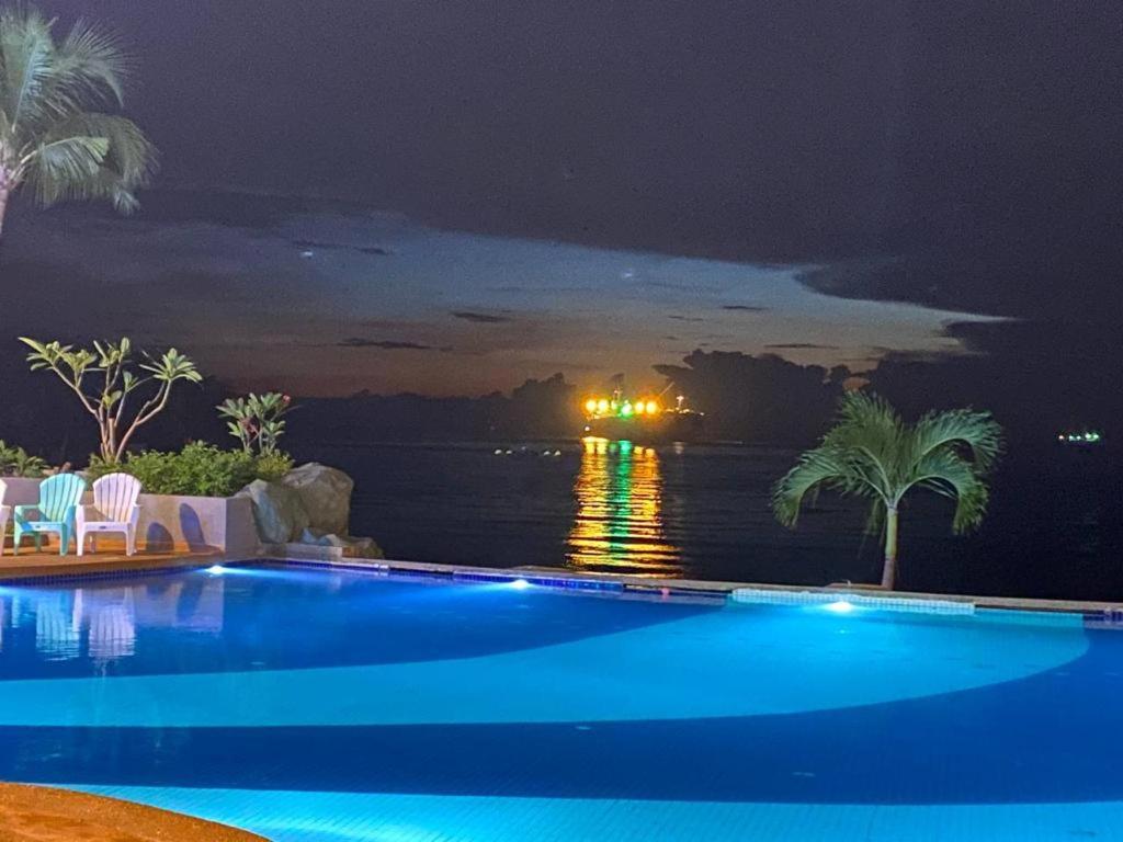 Bazén v ubytování EHSAN SEAVIEW HOTEL PORT DICKSON nebo v jeho okolí