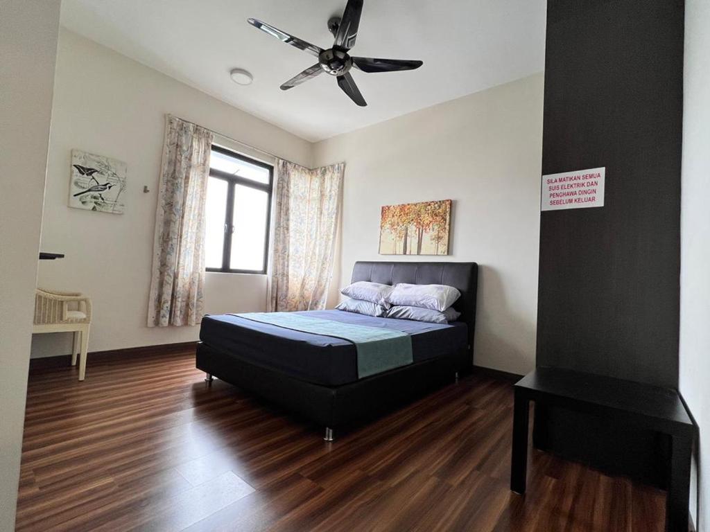 Postel nebo postele na pokoji v ubytování Ayer8 Putrajaya Guesthouse