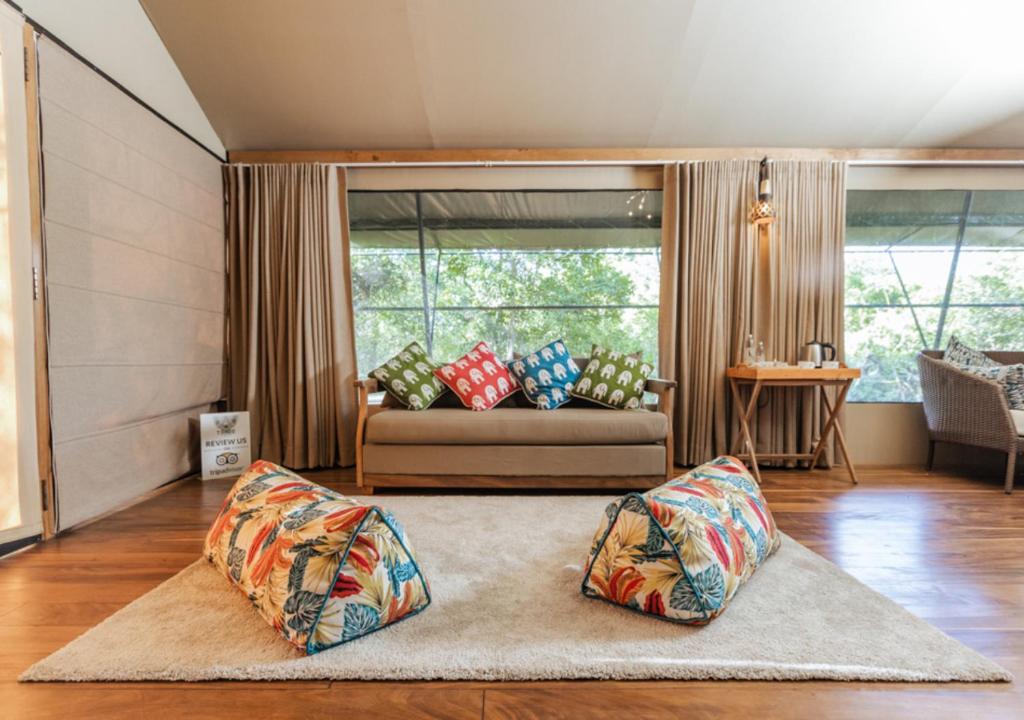 Posezení v ubytování Tribe Yala - Luxury Camping