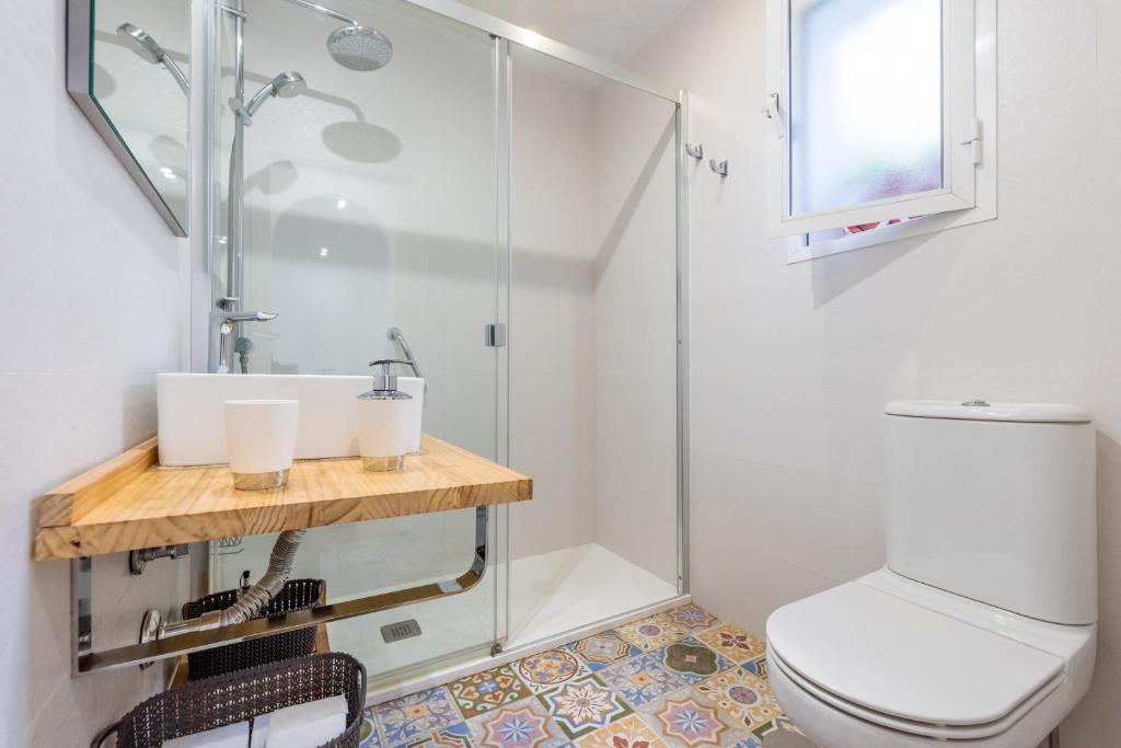 A bathroom at El Carmen Flat