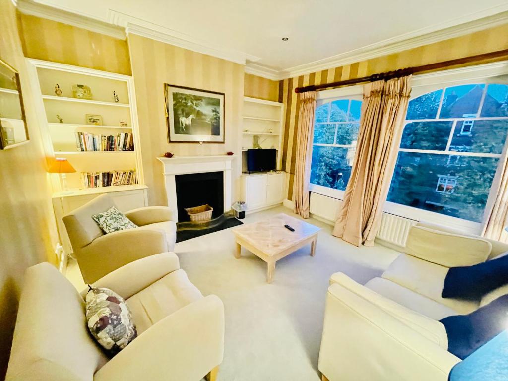 New Lovely 2-bedroom Condo in Chelsea