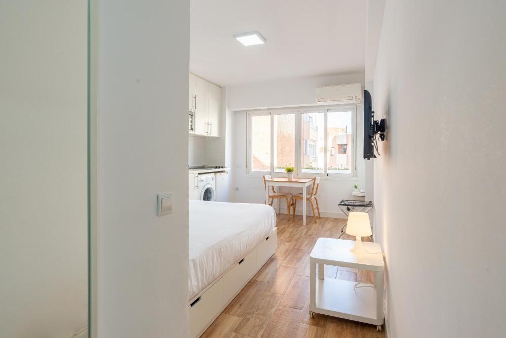 A kitchen or kitchenette at LU&CIA Malagueta 7