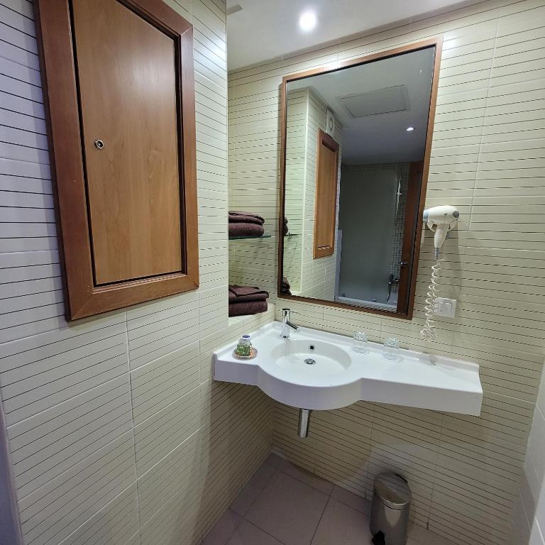 Un baño de Hotel Tiba
