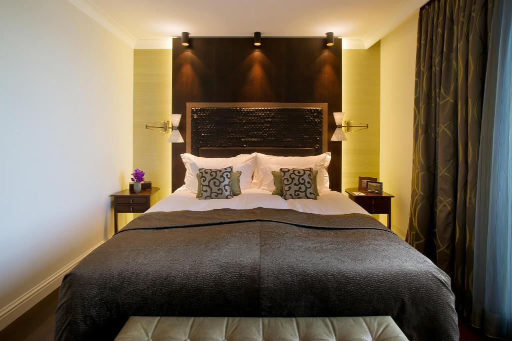 Postel nebo postele na pokoji v ubytování Hotel Villa Honegg