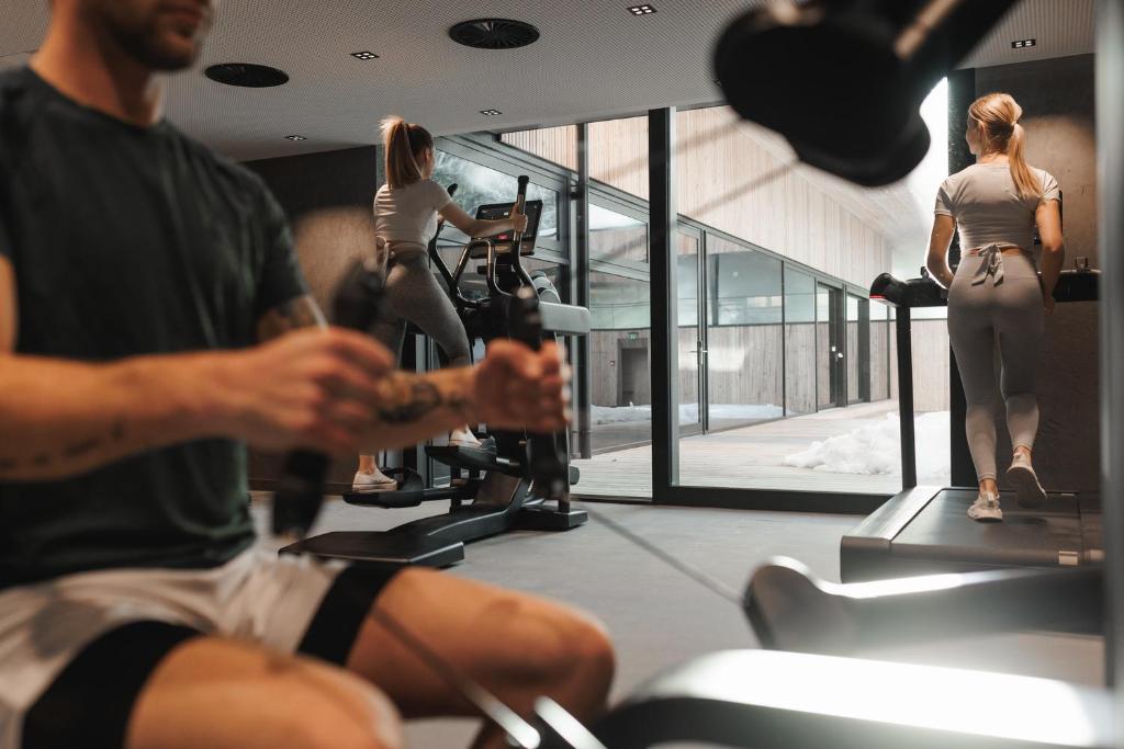 Posilňovňa alebo fitness centrum v ubytovaní Alpenhotel Kitzbühel am Schwarzsee - 4 Sterne Superior