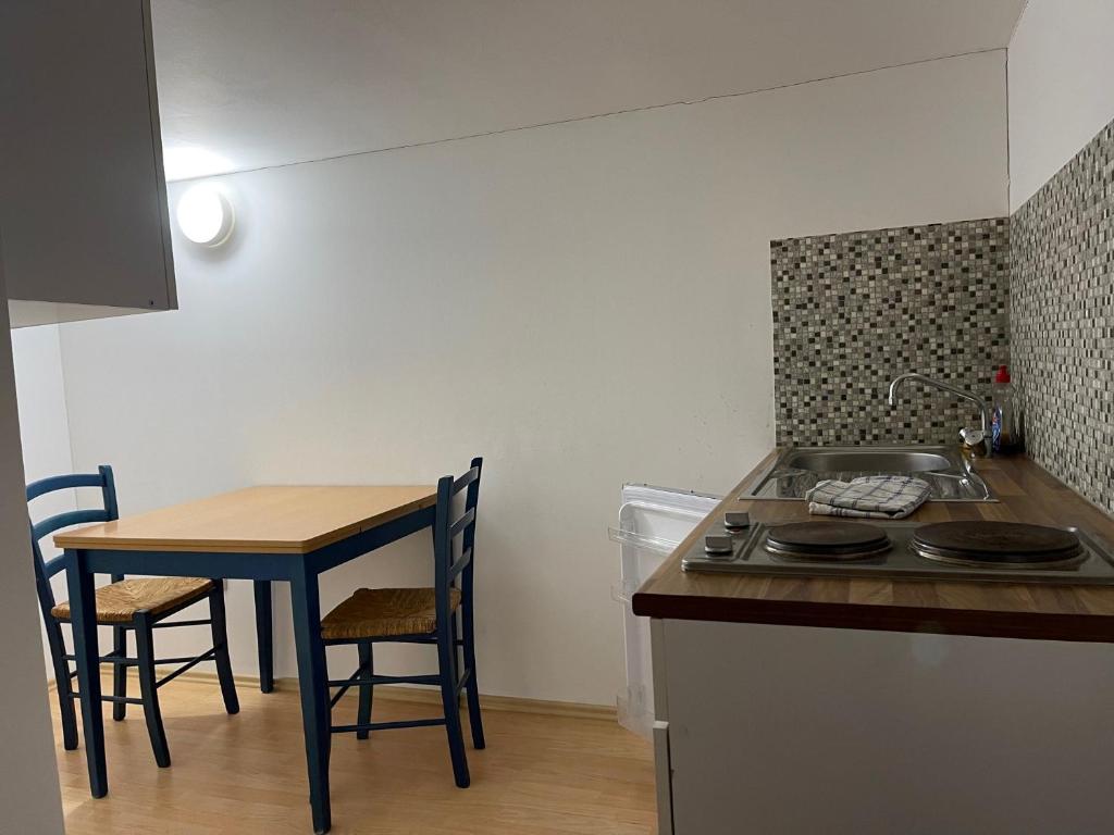 Kuchyň nebo kuchyňský kout v ubytování Ferienwohnung Weidner